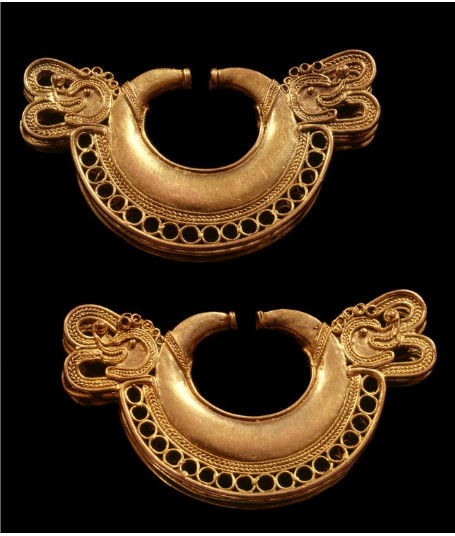 muisca earrings-bicephalic serpent-museo del oro